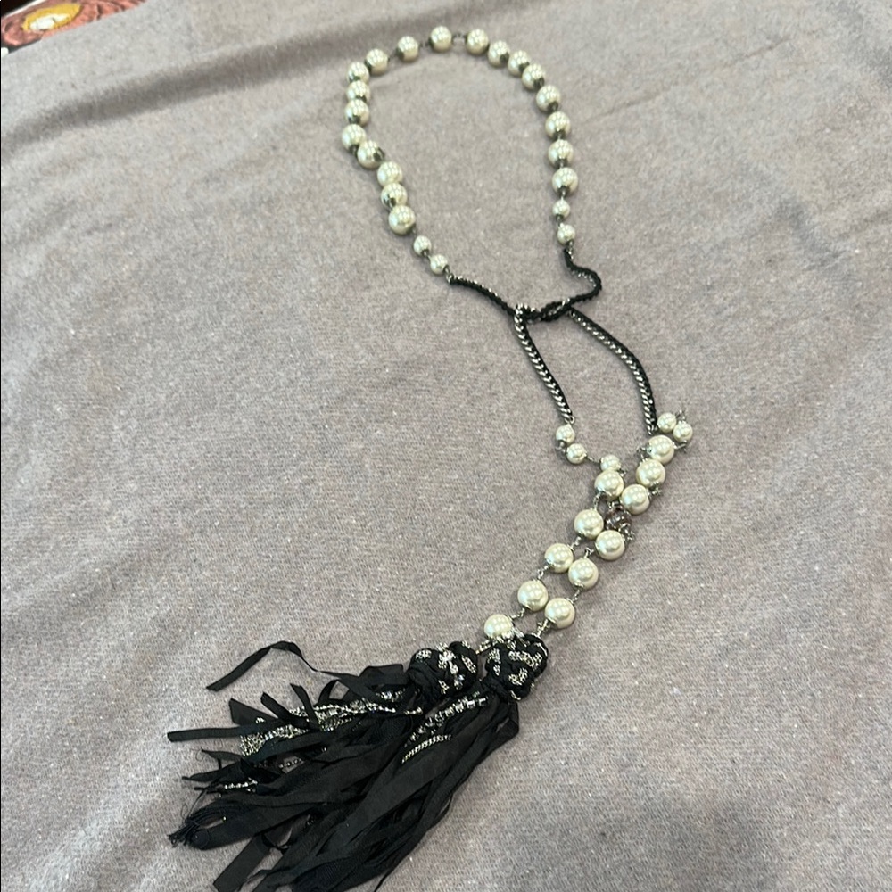 Elegant Pearl and Black Beaded Necklace